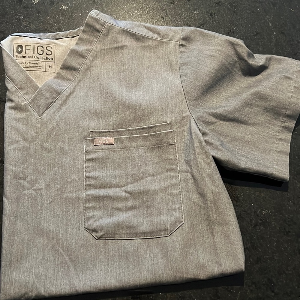 Figs Leon Scrub Top in Graphite